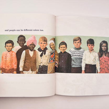 The Colors Book (Britannica Discovery Library) Volume 3