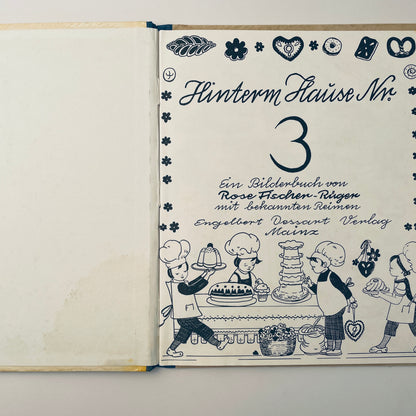 Hinterm Hause Nummer Drei (Behind House Number Three–German)