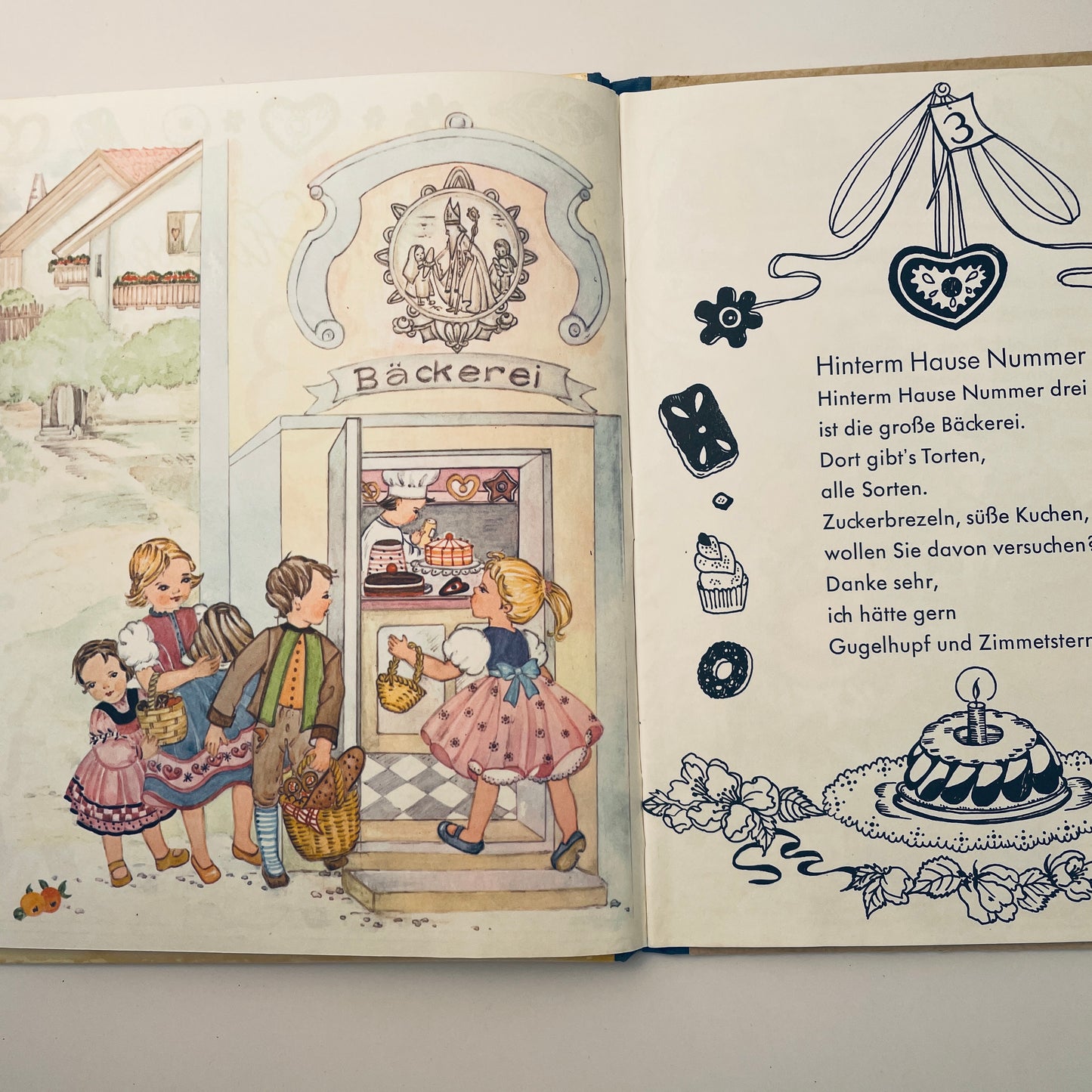 Hinterm Hause Nummer Drei (Behind House Number Three–German)