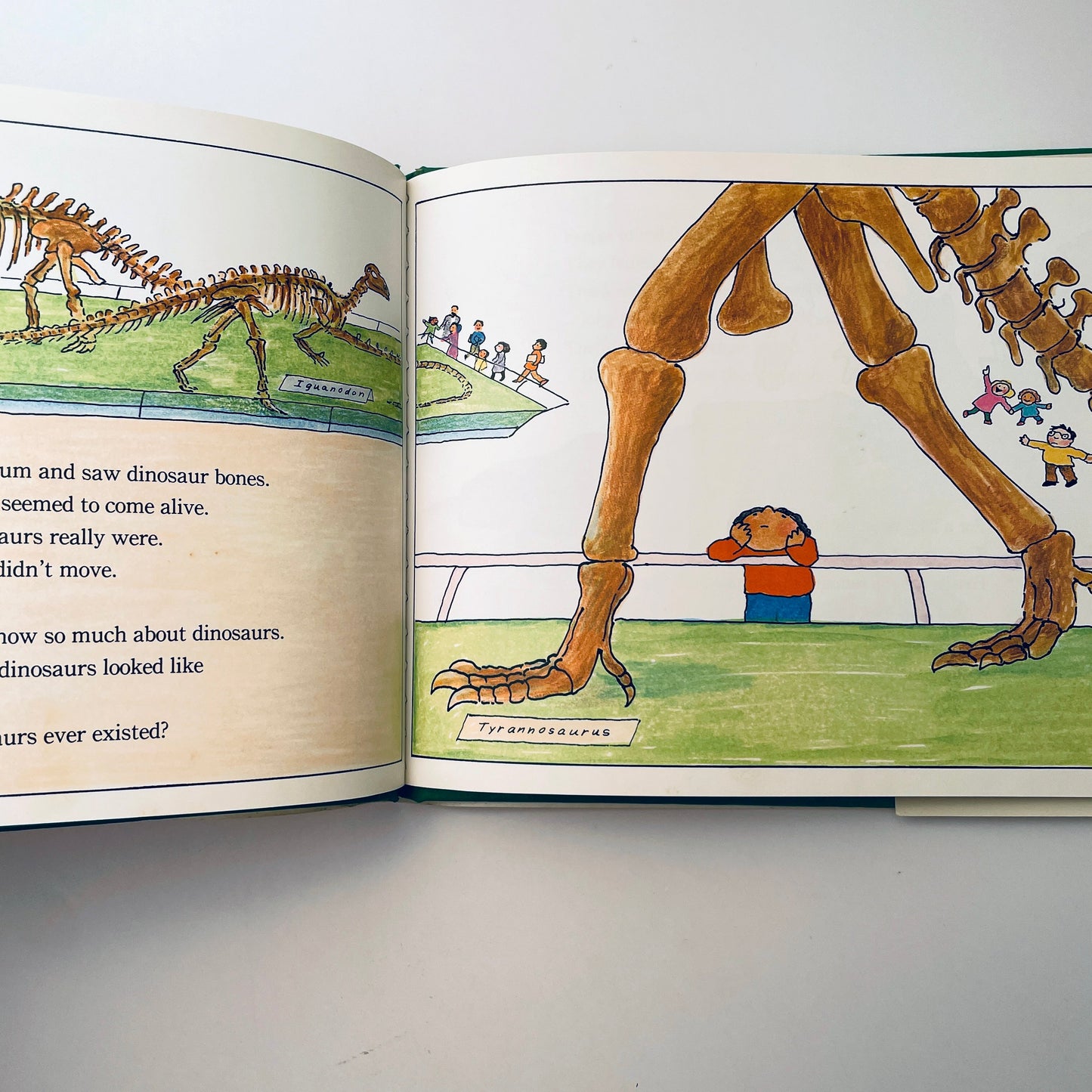 Dinosaur Bones (Let's-Read-and-Find-Out Science Book)