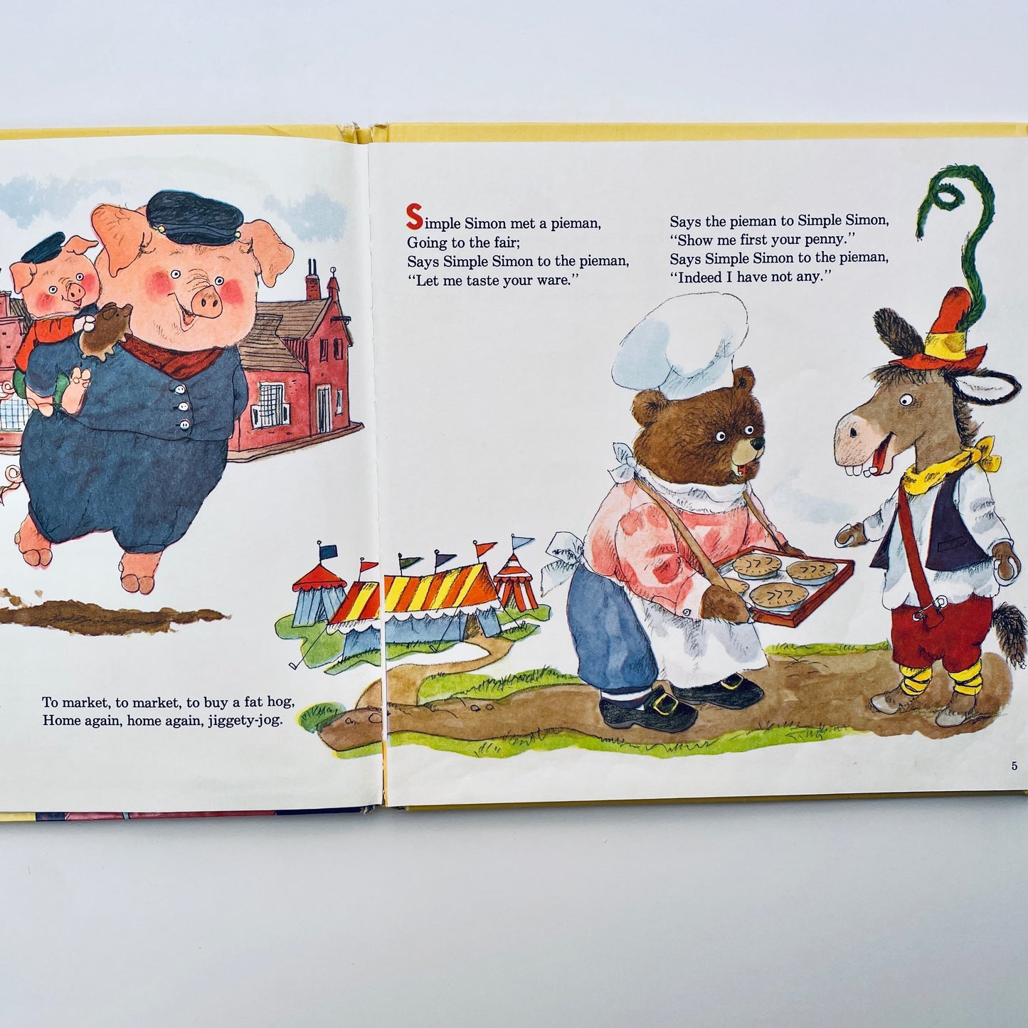 Richard Scarry's To Market, To Market (Scratch and Sniff Book)