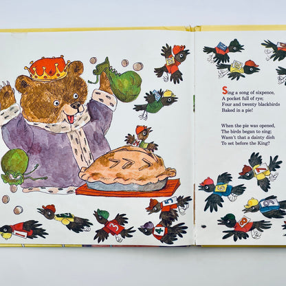 Richard Scarry's To Market, To Market (Scratch and Sniff Book)