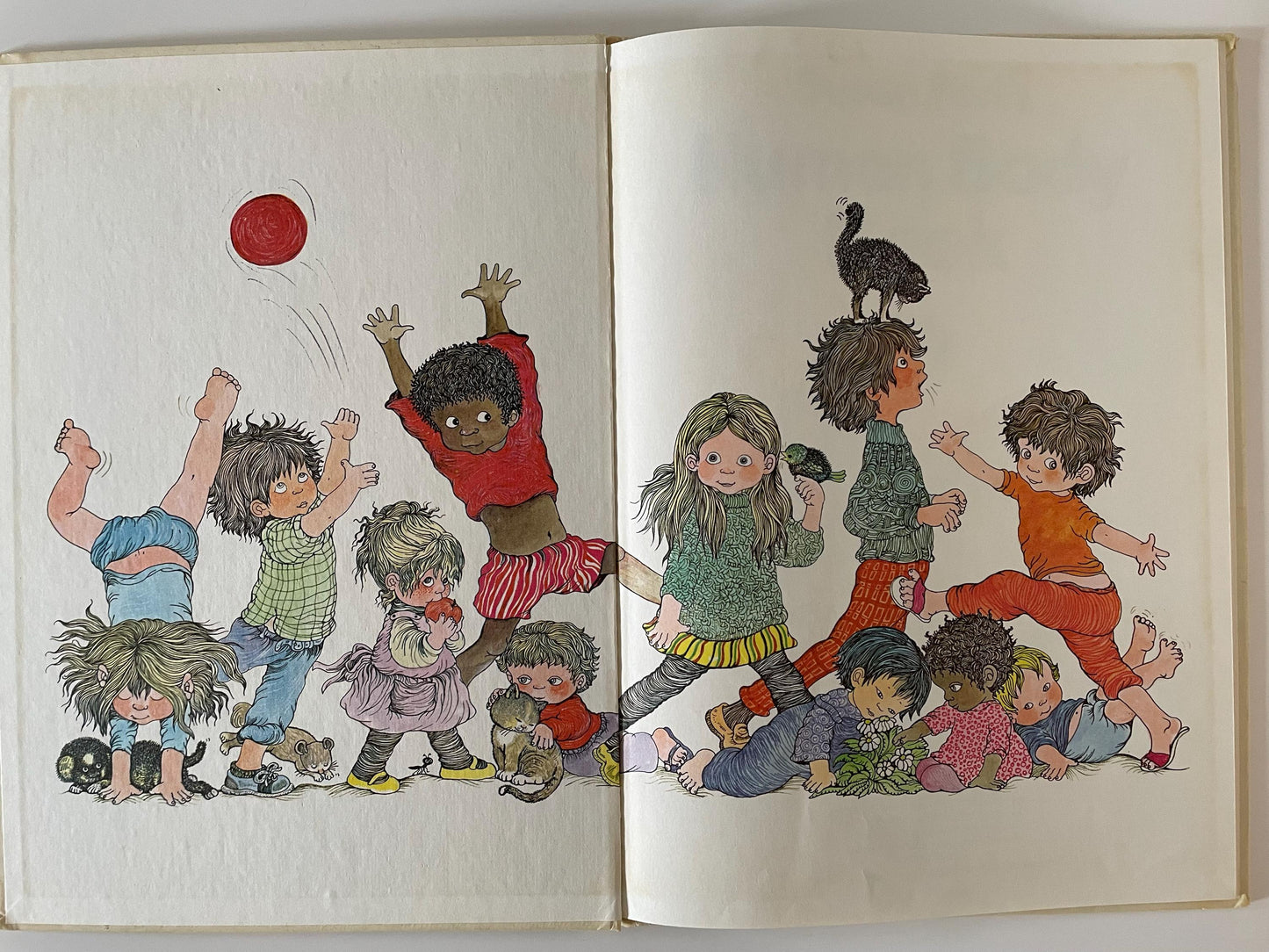 Susan Perl's Human Body Book by Leslie McGuire, illustrated by Susan Perl